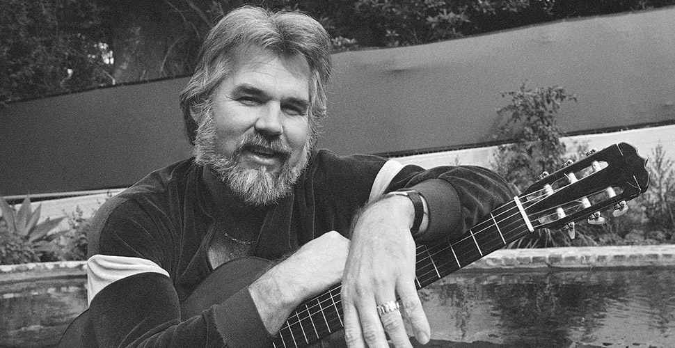 Bu dünyadan gülümseyerek geçti