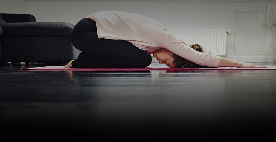 Evde yapılacak pilates hareketleri: Egzersiz bandı ile bacak, arka kol ve ön kol egzersizleri