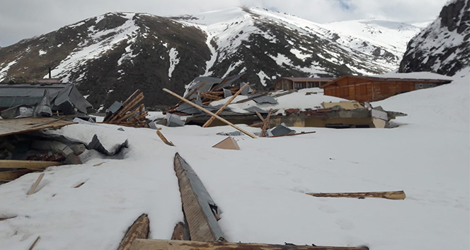 Rize'de çığ düştü, 6 yayla evi kullanılmaz hale geldi
