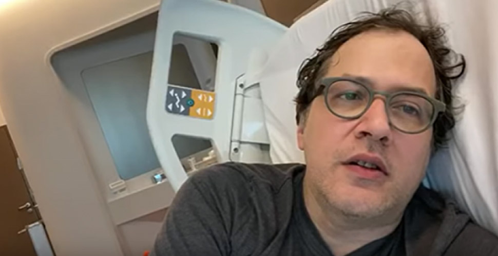 Ünlü yönetmen koronavirüse yakalandı! İlker Canikligil kimdir, kaç yaşında?