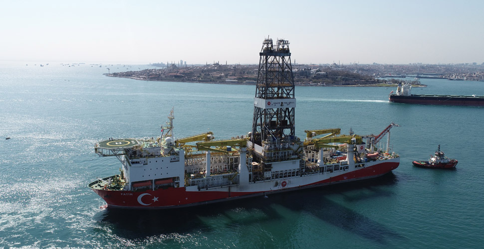 'Fatih' sondaj gemisi Haydarpaşa Limanı'nda