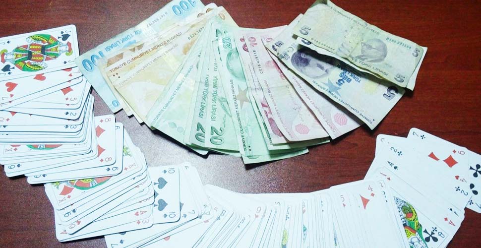 Bolu'da evde kumar oynayan 8 kişiye para cezası kesildi