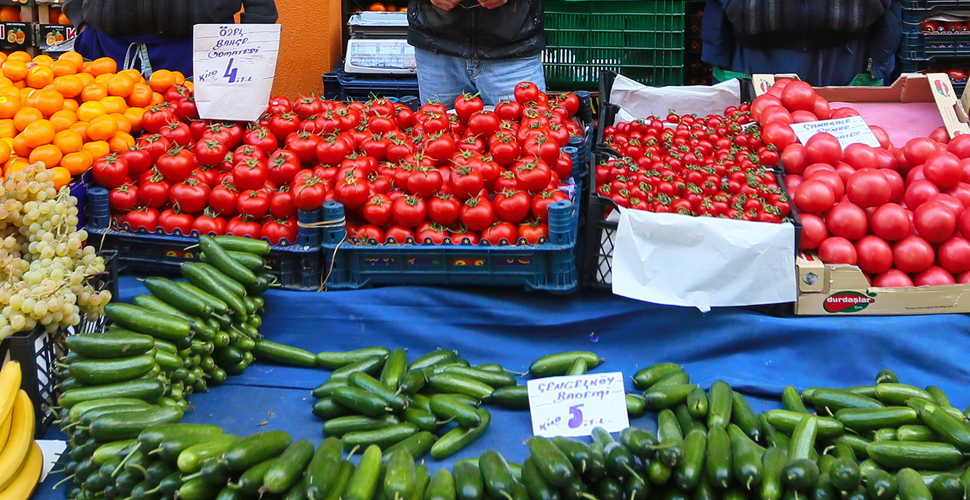 Pazarcının elinde kalan malını Ankara Büyükşehir aldı