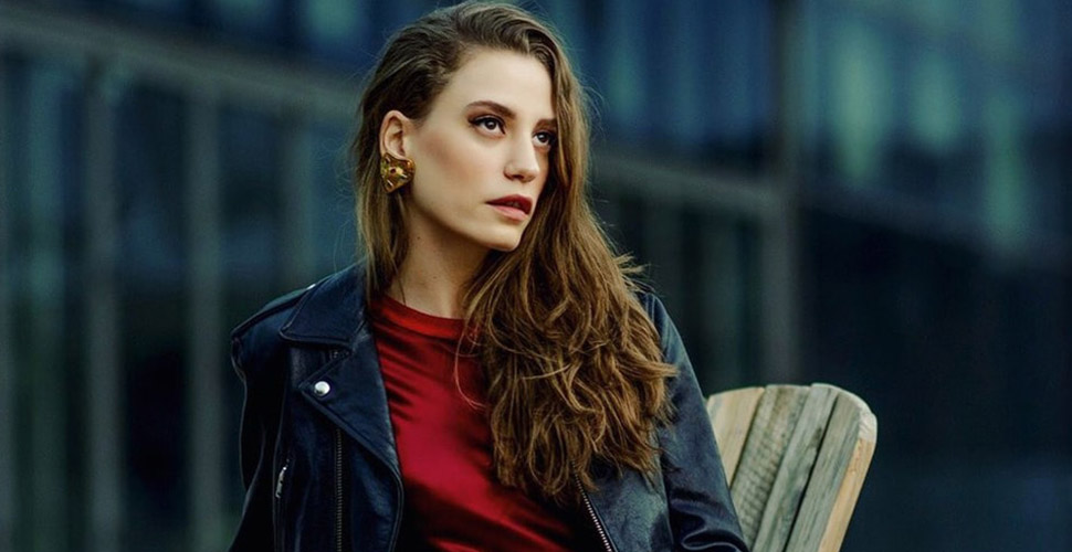 Serenay Sarıkaya 'Bergen' için şan derslerine başladı