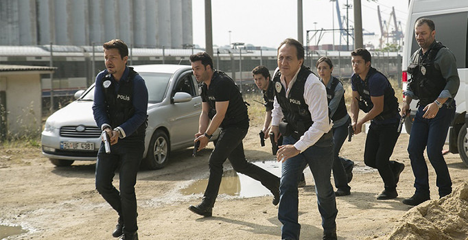 Arka Sokaklar dizinin büyük başarısı