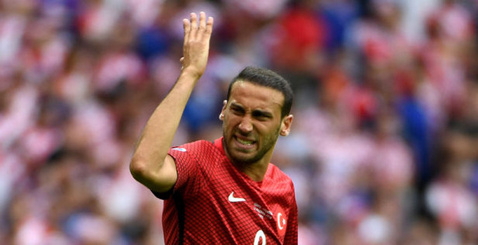 Milli Takım'da Cenk Tosun, Hakan Balta ve Volkan Şen sarı kart sınırında