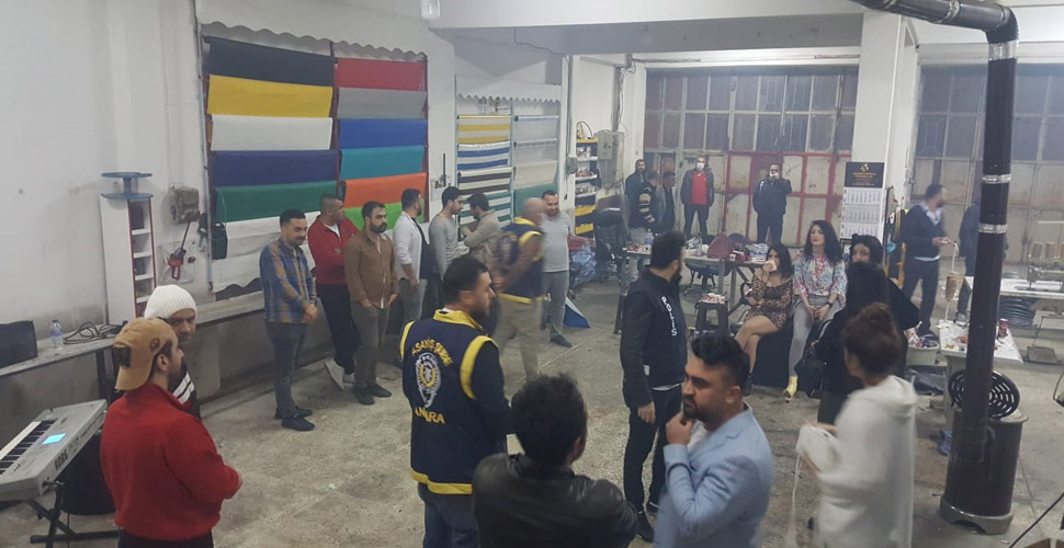 Ankara'da 'pavyon' eğlencesi yapan 14 kişiye 60 bin lira ceza kesildi