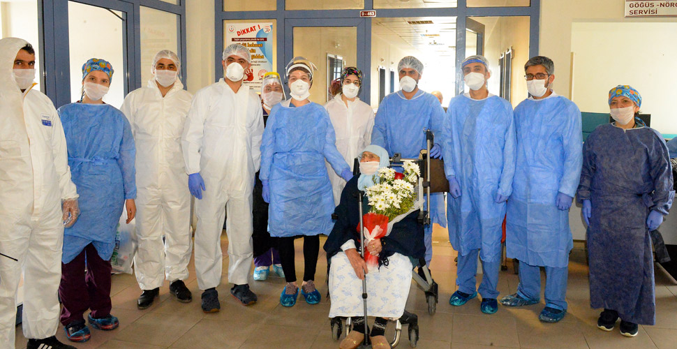 85 yaşındaki KOAH hastası kadın koronavirüsü yendi