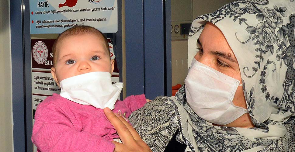 Iğdır'da 4 aylık Ezmina bebek koronavirüsü yendi
