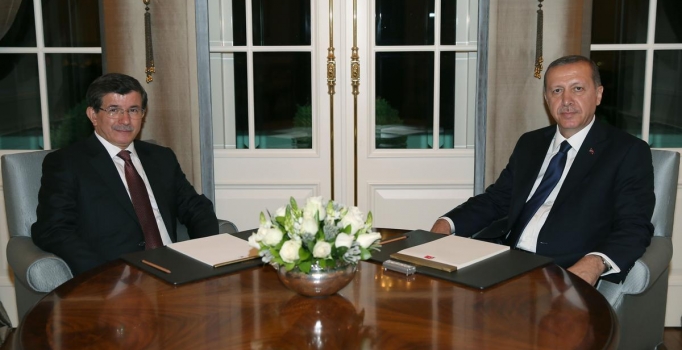 Davutoğlu istifasını sundu