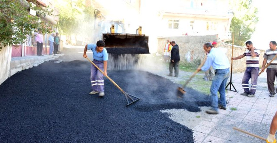 Petrol fiyatları düştü, belediyeler asfaltlama için boş depo aramaya başladı