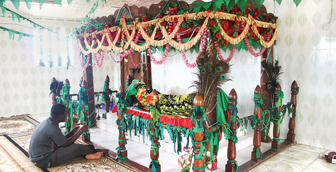 İnsani Tanrılar-3: Tevhid inancına şirk bombası