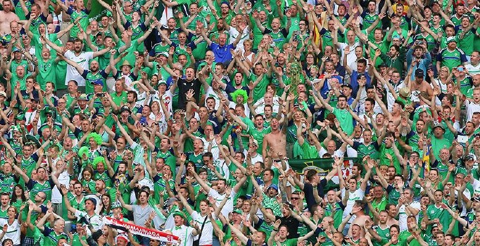 Kuzey İrlandalı taraftar hayatını kaybetti