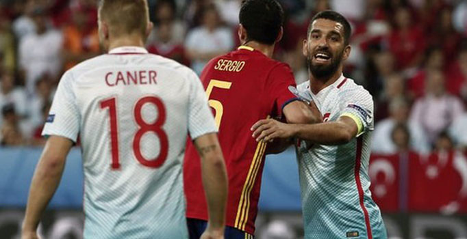 Türkiye 3. golü yiyince Yıldırım Demirören koltuğunu terk etti, Milliler protesto edildi