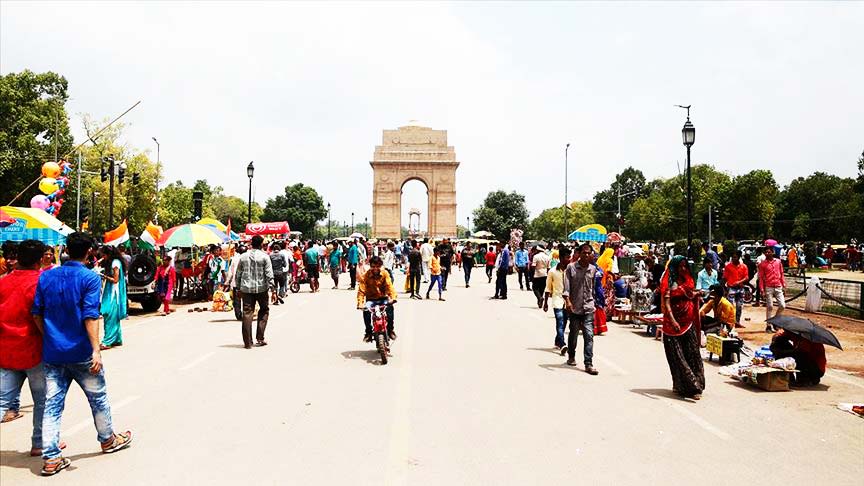 Hindistan'da sokak çıkma yasağı 2 hafta daha uzatıldı