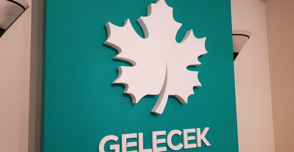 Bitlis'ta maske ve imsakiye dağıtan Gelecek Partisi üyeleri gözaltına alındı