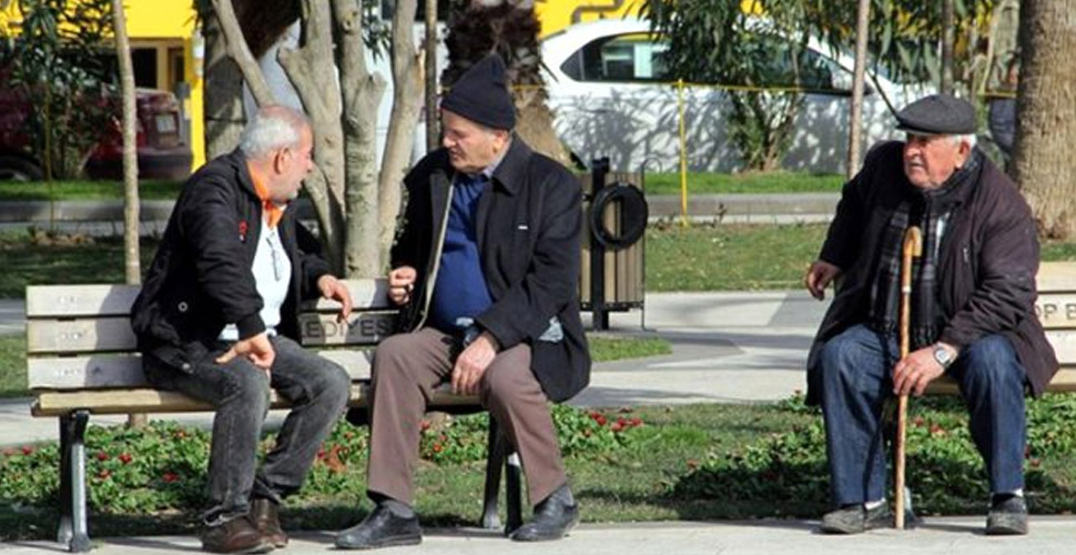 İçişleri Bakanlığı 65 yaş üstü ve 20 yaş altı vatandaşların sokağa çıkacağı saatlerle ilgili genelge yayınladı