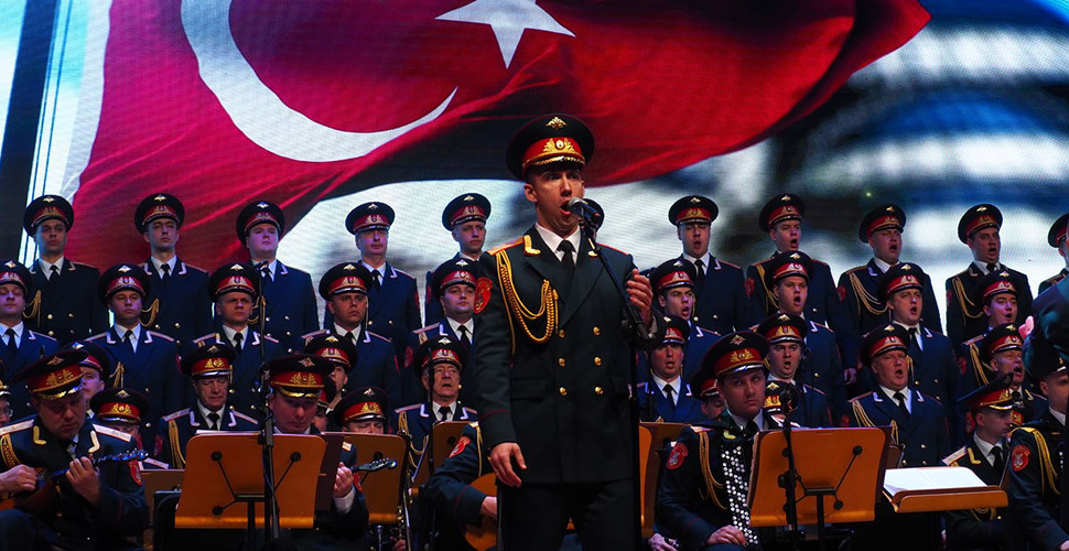 Rus Kızıl Ordu Korosu'dan Mehter Marşı