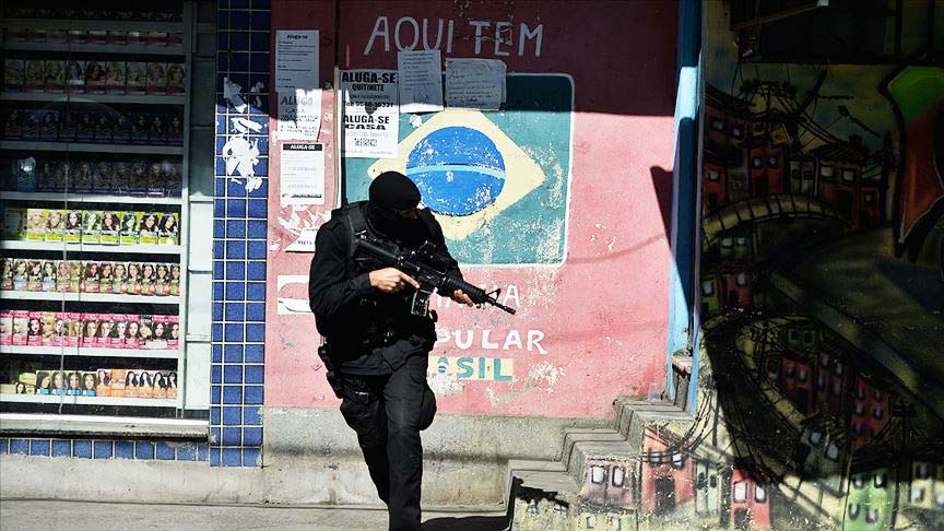 Brezilya'da polis ile çeteler çatıştı: 10 ölü