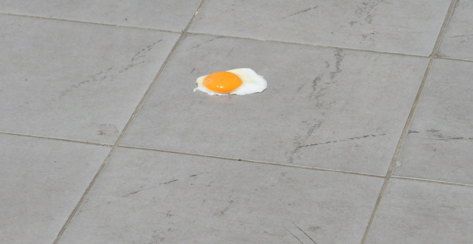 Adana'da rekor sıcaklık! Yolda yumurta pişirdiler