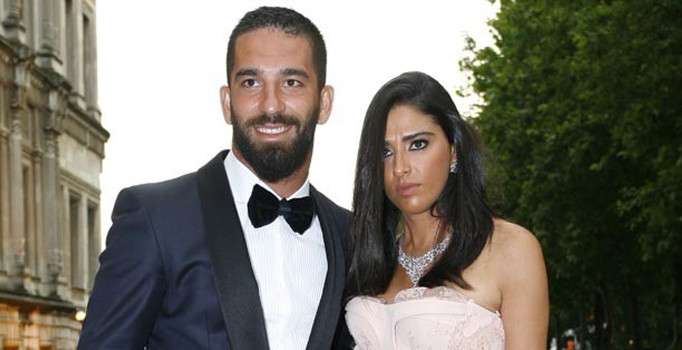 Aslıhan Doğan Arda Turan'a gelen tepkilere dayanamadı