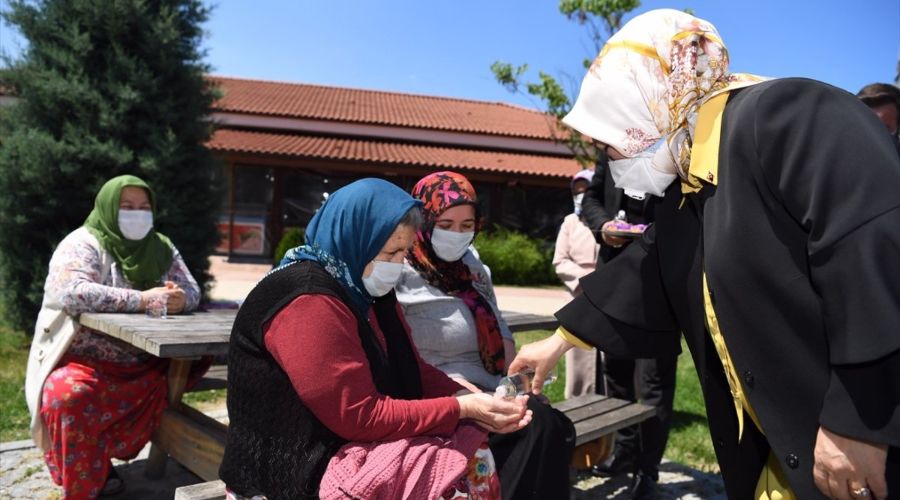 65 yaş üstü ve 20 yaş altı sokağa çıkma yasağı ne zaman kalkacak? Bakan Koca açıkladı