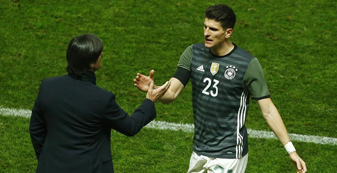 Gomez'in yedek oturması Beşiktaş'ın elini güçlendiriyor