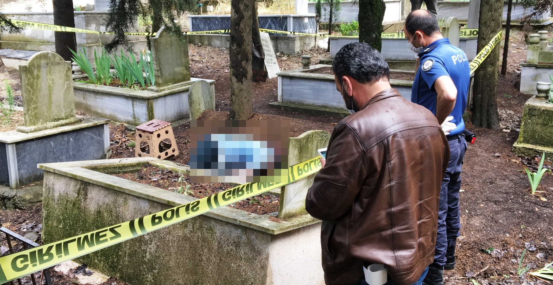 Doktor, babasının mezarı başında intihar etti