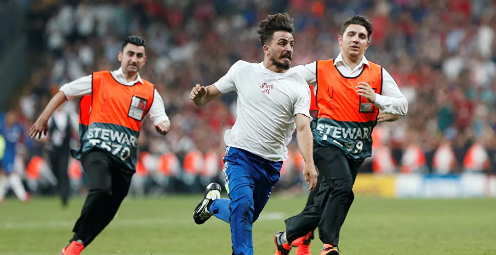 UEFA Süper Kupa finalinde sahaya atlayan Youtuber'a dava açıldı