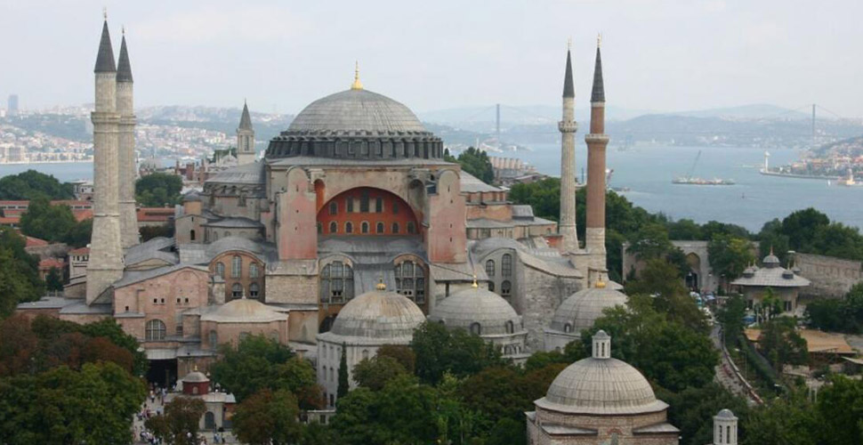 Ayasofya siyasete açıldı
