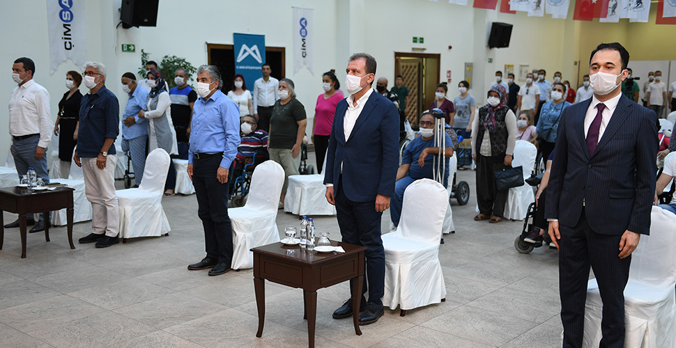 Mersin'de 50 engelli yurttaşa akülü tekerlekli sandalye sağlanması dolayısıyla tören düzenlendi