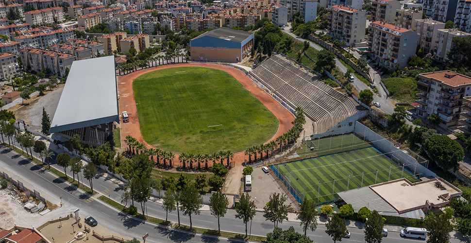 Kuşadası’nda Özer Türk Stadyumu tekrar hayata döndürüldü