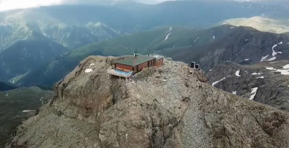 'Uçurum mescidi' ziyaretçilerini büyülüyor