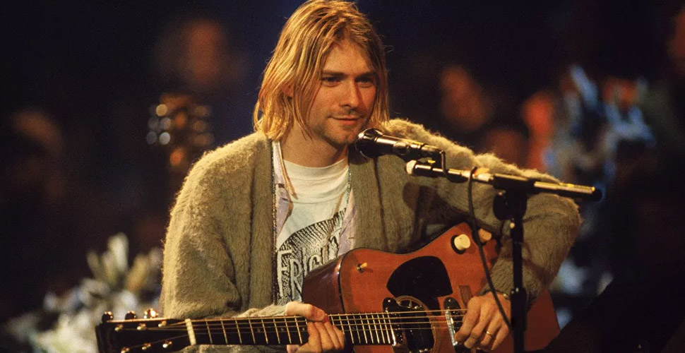 Kurt Cobain’in gitarı 6 milyon dolara satıldı