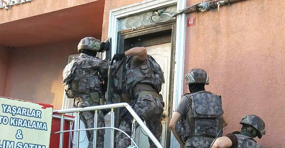 Tefecilik, kaçakçılık ve korsan taksicilik... 'Yaşarlar' davasında 3 sanığın polis olduğu ortaya çıktı