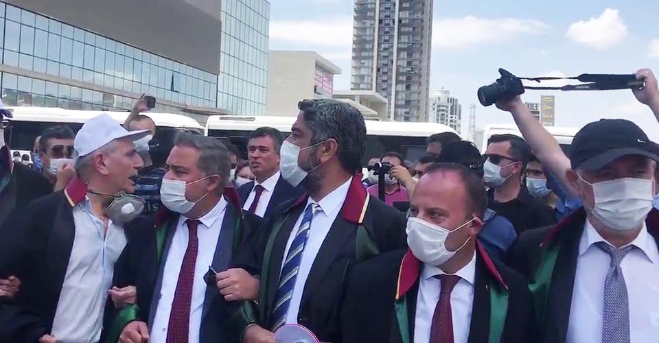 'Savunma' Feyzioğlu'na geçit vermedi: Sayenizde oldu, gölge etmeyin!