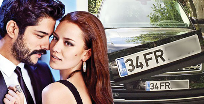 Burak Özçivit  BMW’den inip Range Rover’a bindi