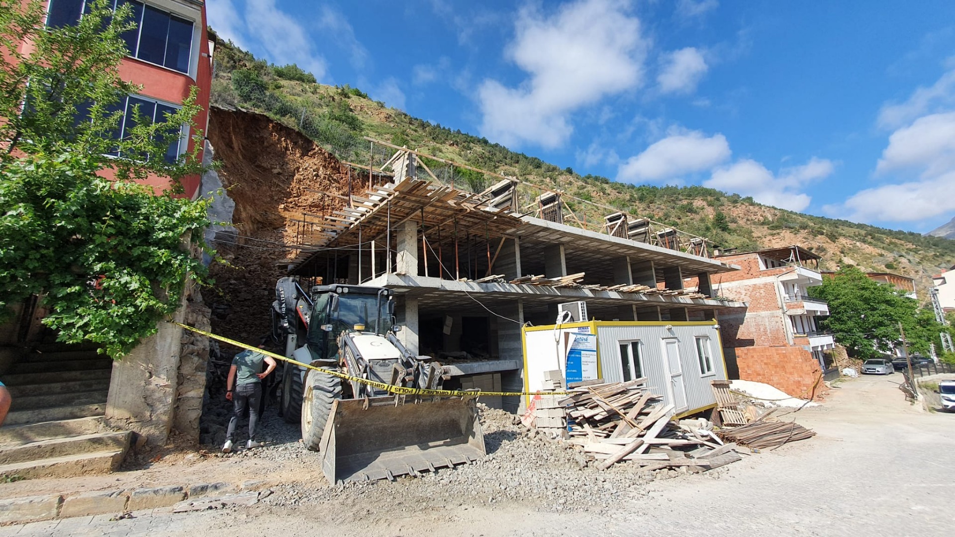 Gümüşhane'de heyelan tedbiri! 2 bina riske karşı boşaltıldı