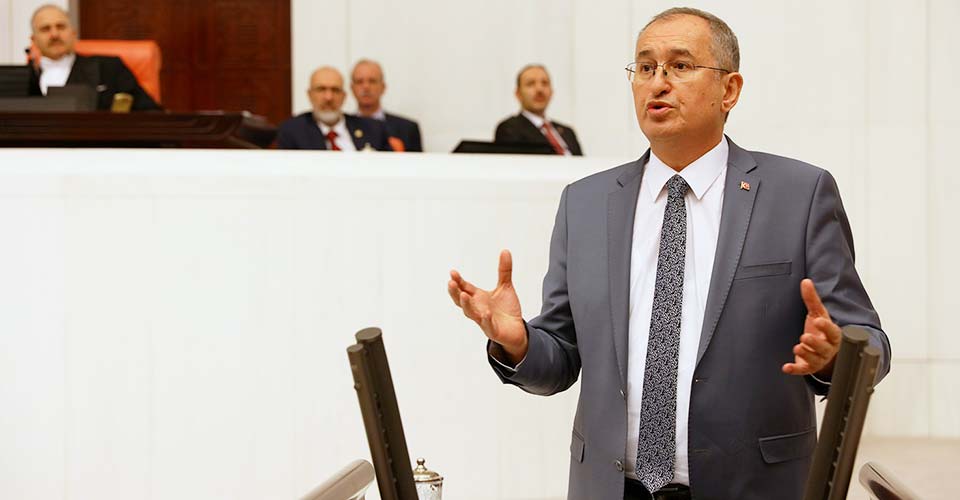 CHP'den kamu bankalarına kritik sorular: Satılmayan gazeteye neden reklam veriyorsunuz?