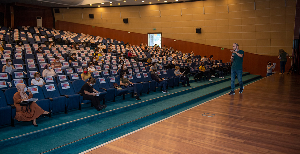 Mersin Büyükşehir'le 121 kadın personel evde değil, hayatın içinde olacak