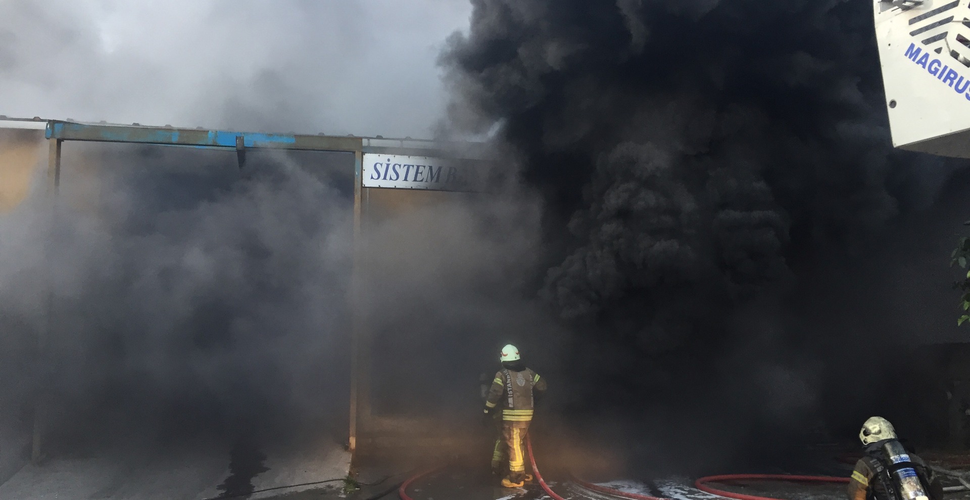 Başakşehir'de fabrika yangını