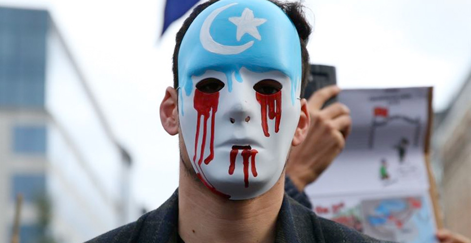 Çin Uygur Türklerini casus yazılımlarla izliyor