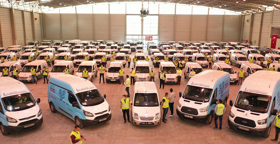 İzmir Büyükşehir Belediyesinin, dayanışma kampanyasında 200 bin gıda paketi hedefi aşıldı