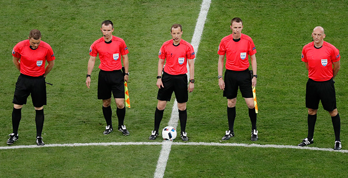 Türkiye-Çek Cumhuriyeti maçında İskoç hakem düdük çalacak