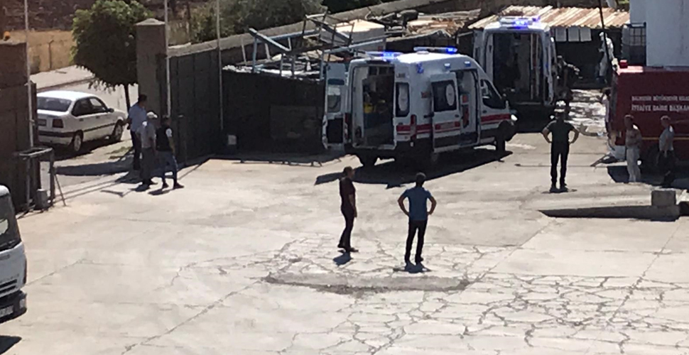 Balıkesir'de arıtma havuzuna düşen iki işçiden birisi hayatını kaybetti