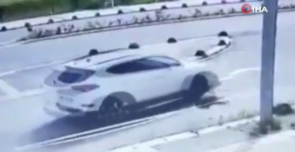 Maltepe'de kan donduran görüntü: Yolda yatan köpeği ezdi