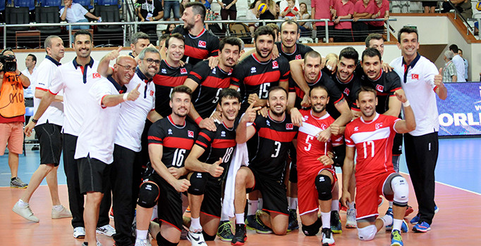 Hollanda'yı 3-0 ile geçen Filenin Efeleri grubunu lider tamamladı