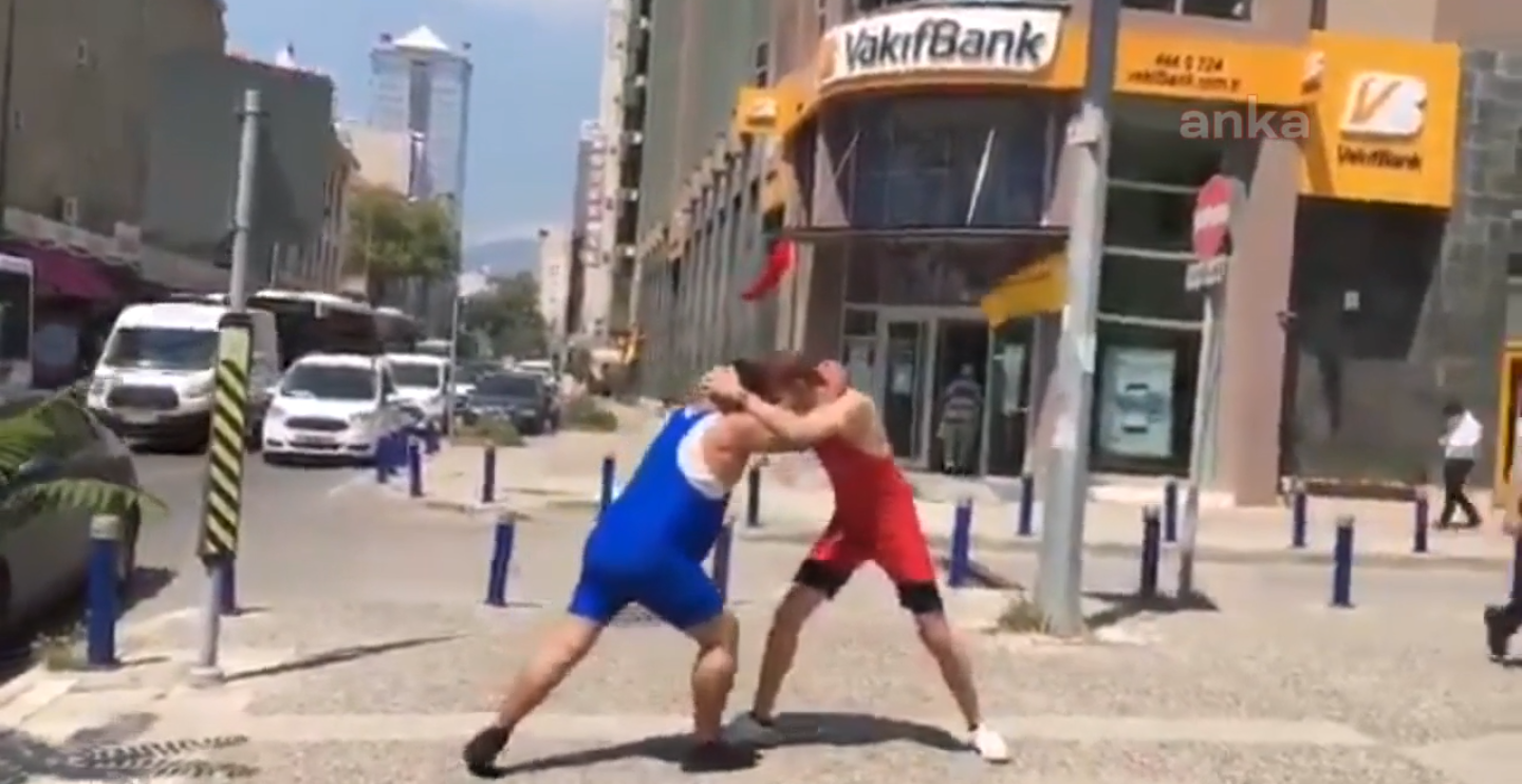 İki güreşçiden ilginç Hamza Yerlikaya protestosu