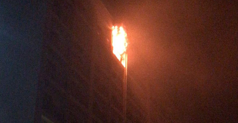 Esenyurt'ta 12 katlı binada yangın! O anlar kamerada