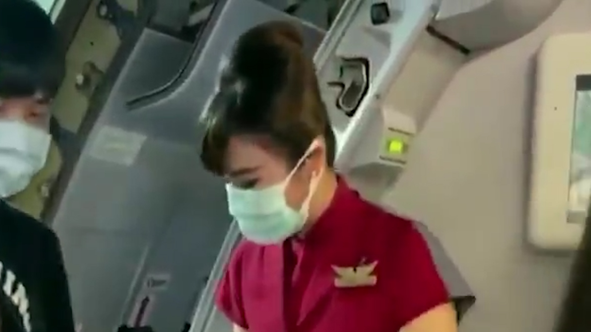 Uçak yolculuğunu özleyenler için sahte yolculuk düzenlendi